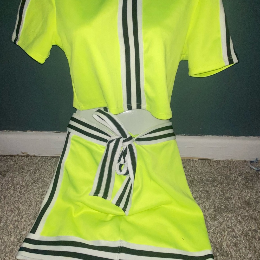 2 piece neon yellow n black skirt